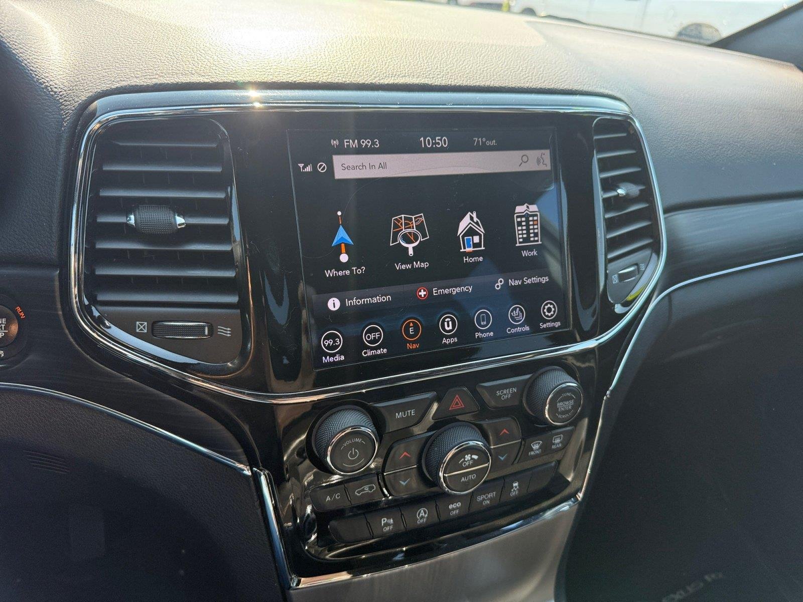 Used 2020 Diamond Black Crystal Pearlcoat Jeep Limited image 24
