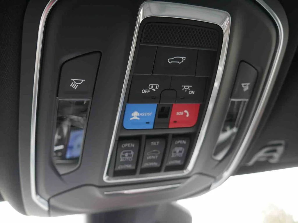 2025 Jeep Wagoneer L Series II - Photo 38