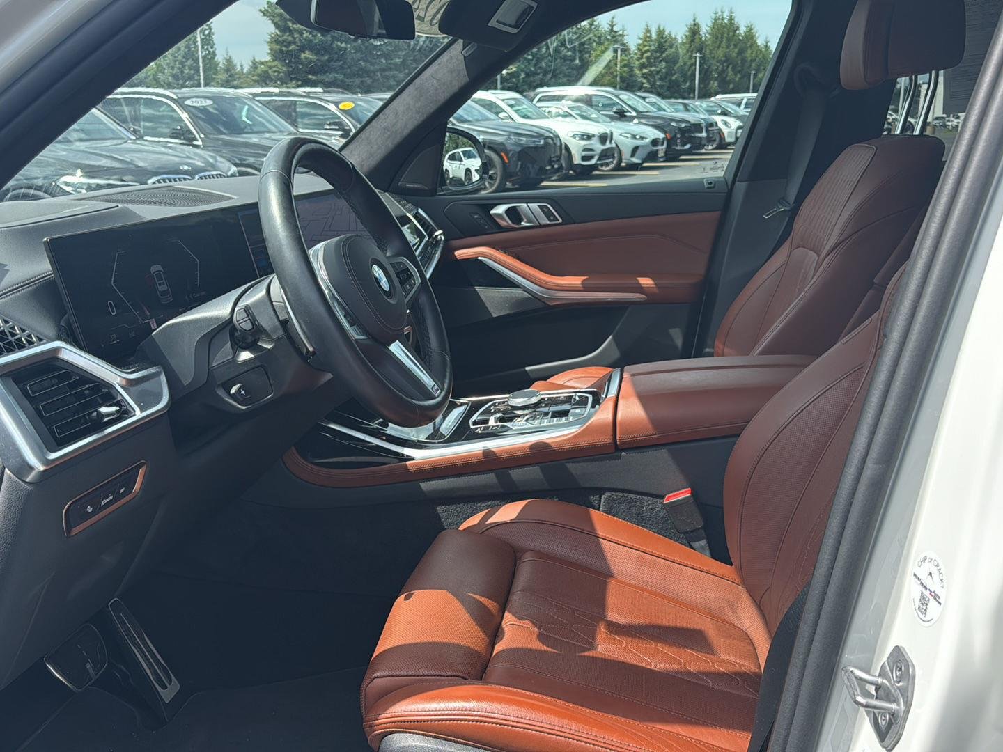 Used 2024 Mineral White Metallic BMW xDrive40i image 9