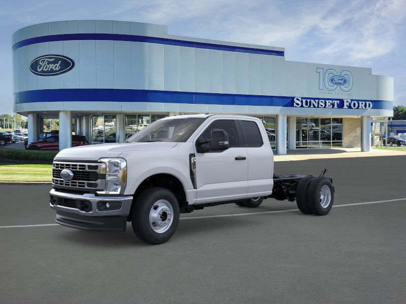 2026 Ford F-350 Super Duty Chassis Cab