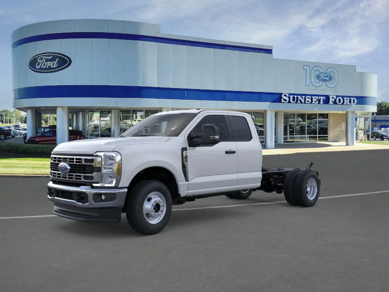 2026 Ford F-350 XL 4x4 SuperCab 168-In DRW's photo