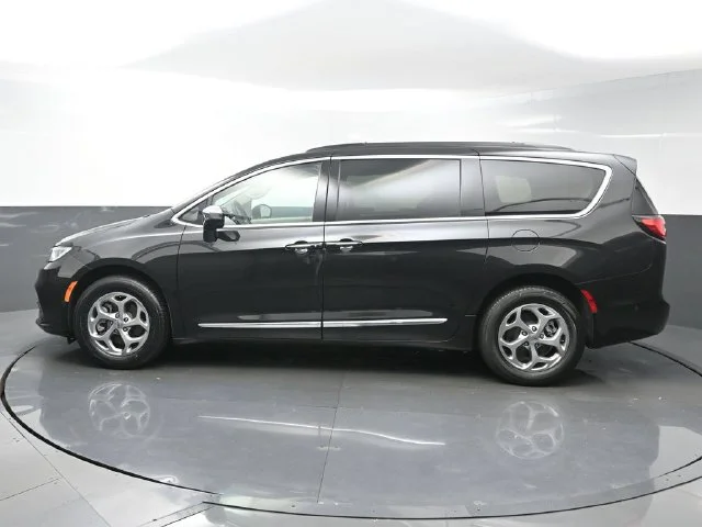 Used 2023 Black Chrysler Limited image 4
