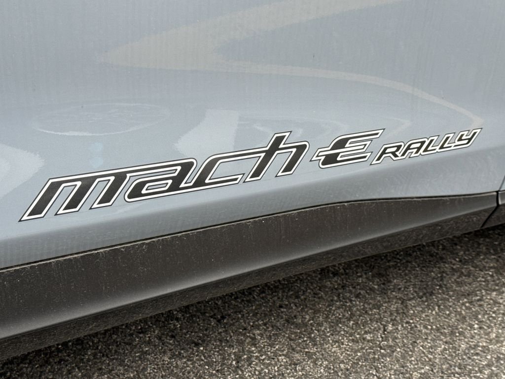 New 2025 Glacier Gray Metallic Tri-coat Ford GT image 3