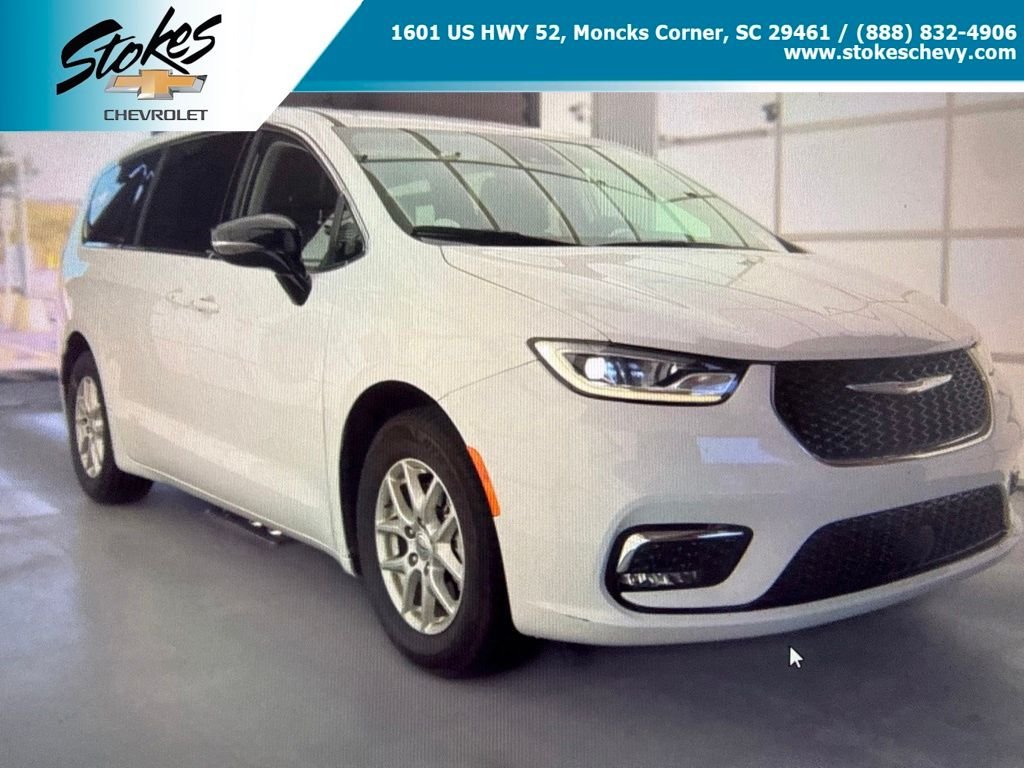Used 2024 White Chrysler Touring L image 1