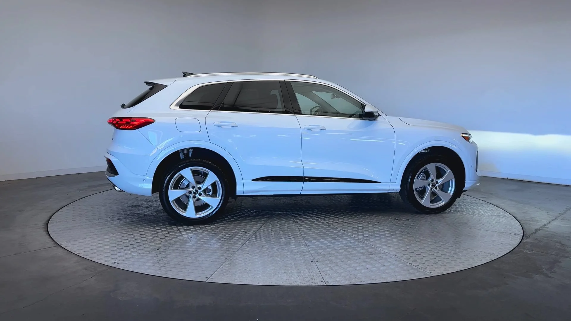 2025 Audi Q5 Premium Plus - Photo 9