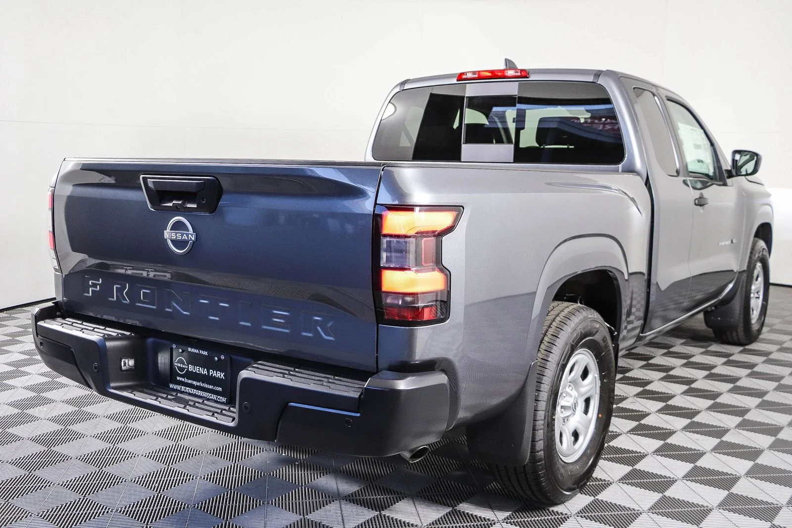 New 2027 Gray Nissan S image 8
