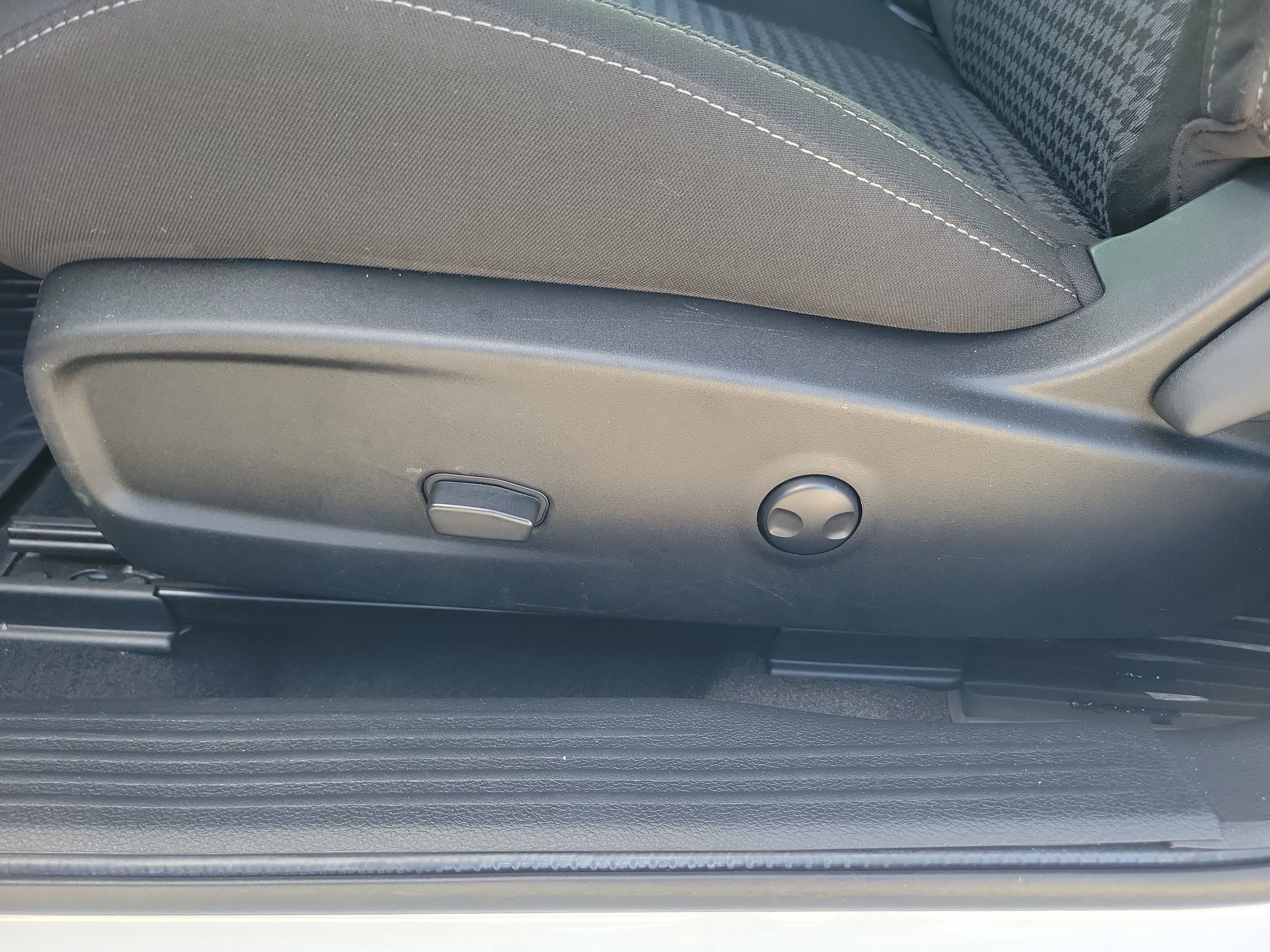 Used 2023 White Knuckle Clearcoat Dodge R/T image 16