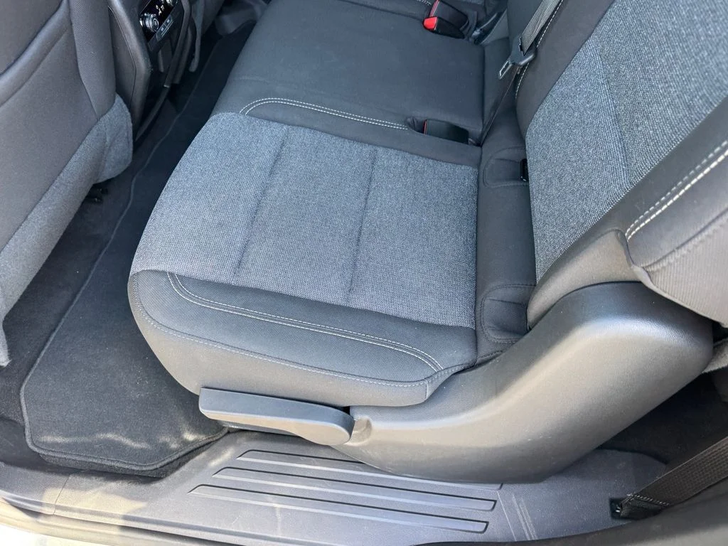 Used 2025 Silver GMC Elevation image 13