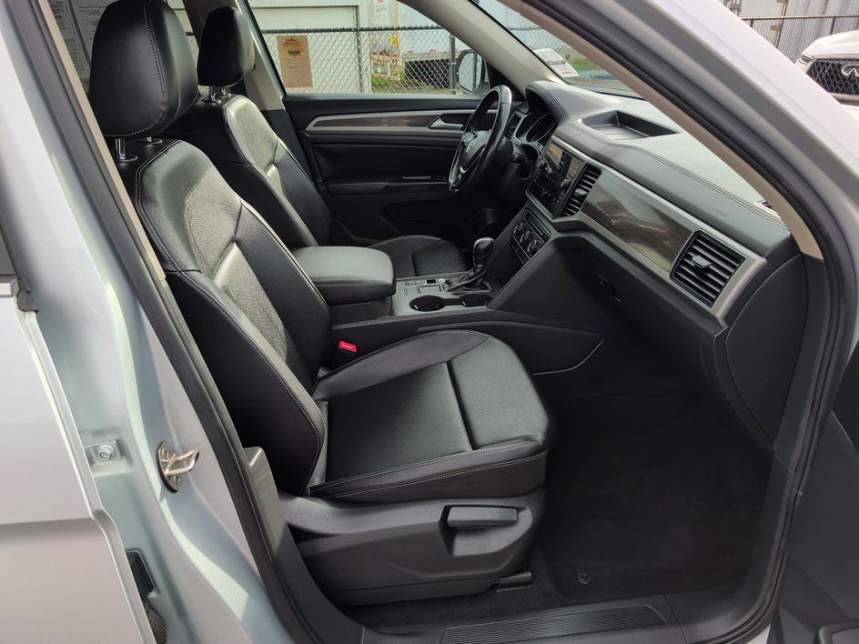 Used 2019 Reflex Silver Metallic Volkswagen 3.6L V6 SE w/Technology image 12