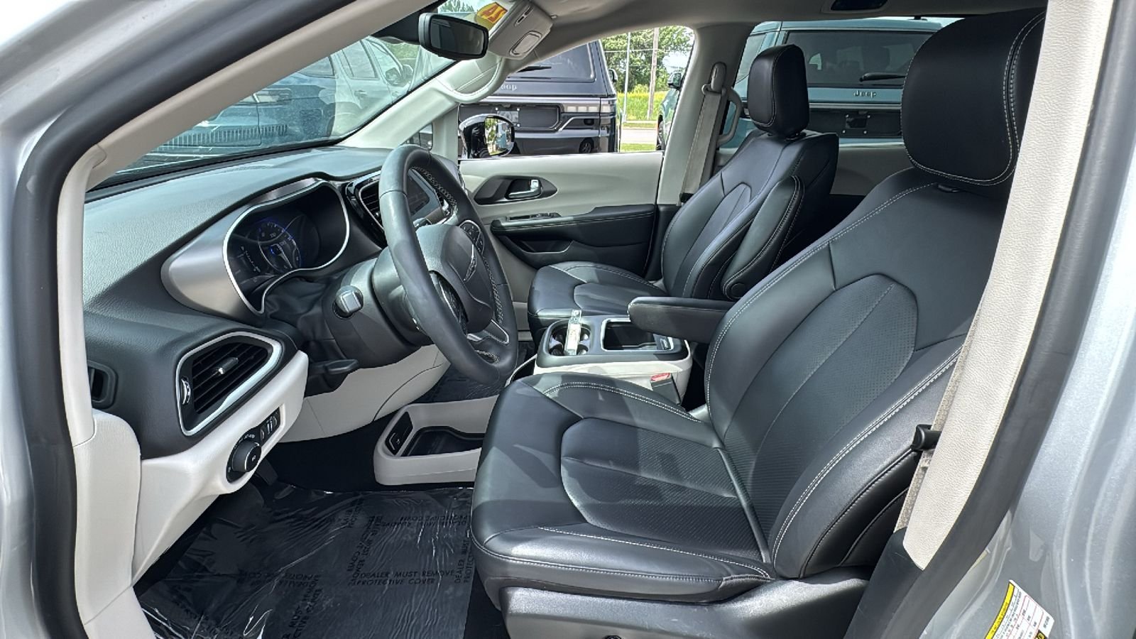 Used 2024 Silver Chrysler Touring L image 18
