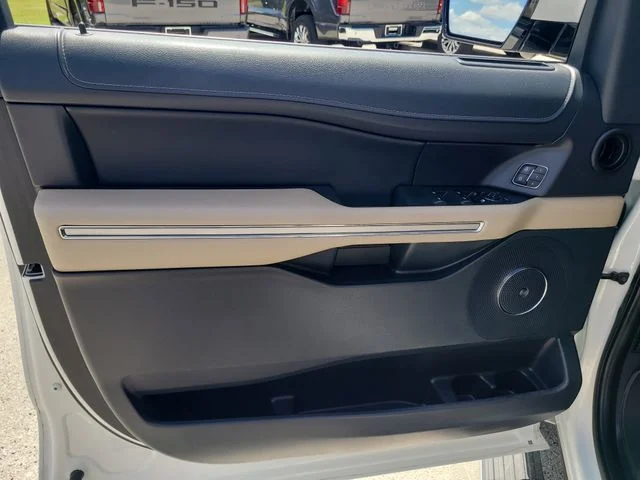 Used 2022 White Ford Limited image 19