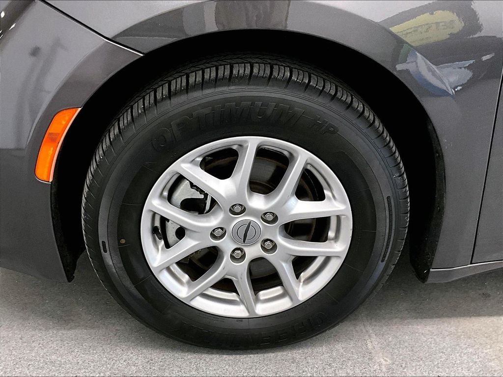 Used 2023 Granite Crystal Metallic Clearcoat Chrysler LX image 7