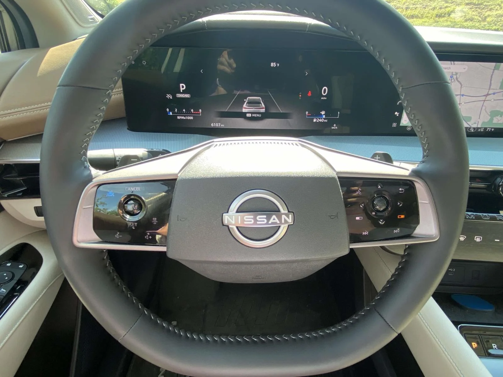 Used 2026 Champagne Silver Metallic Nissan Platinum image 19