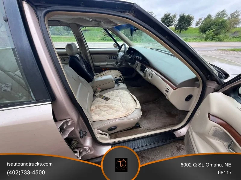 Used 1998 Gold Oldsmobile Sedan 4D image 15