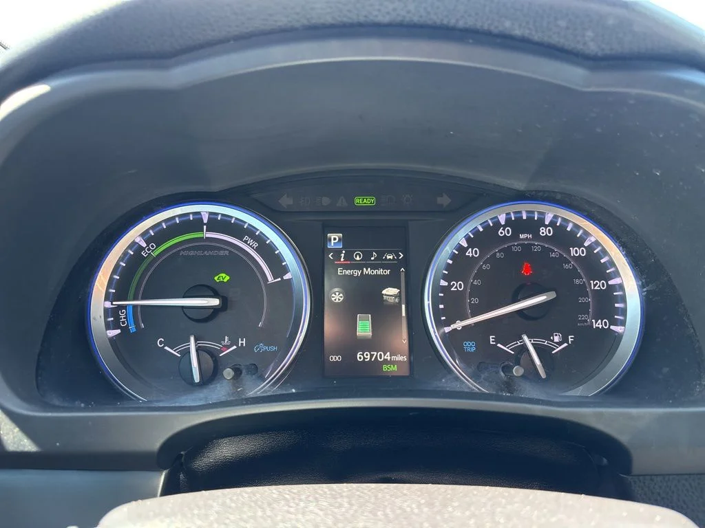 Used 2019 Silver Toyota XLE image 18