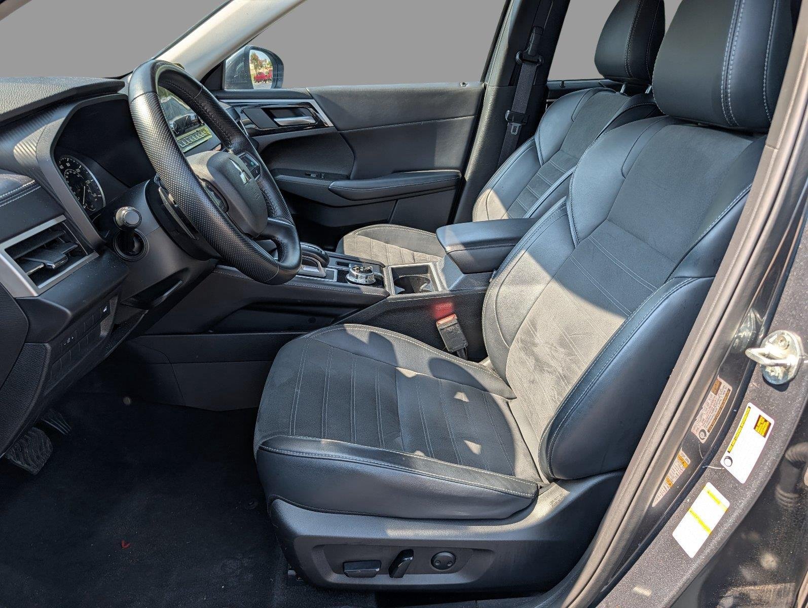 Used 2024 Alloy Silver Metallic Mitsubishi SE image 10