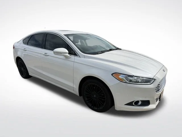 Used 2016 White Ford SE image 3