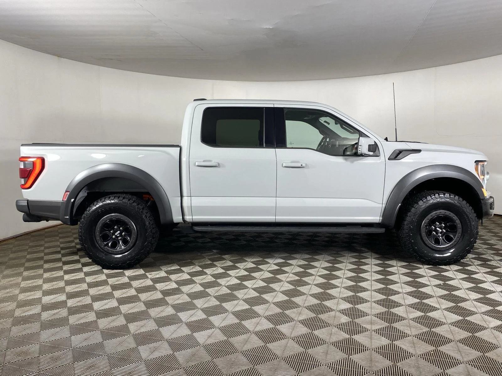 Used 2023 Avalanche Gray Ford Raptor image 7