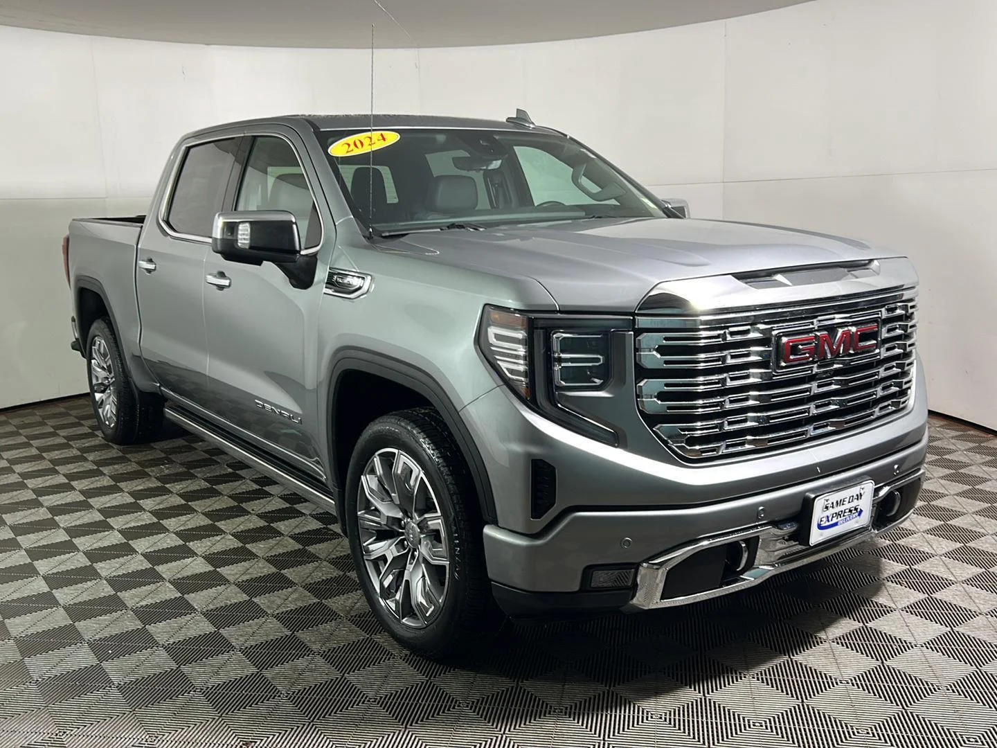 Used 2024 Sterling Metallic GMC Denali image 4