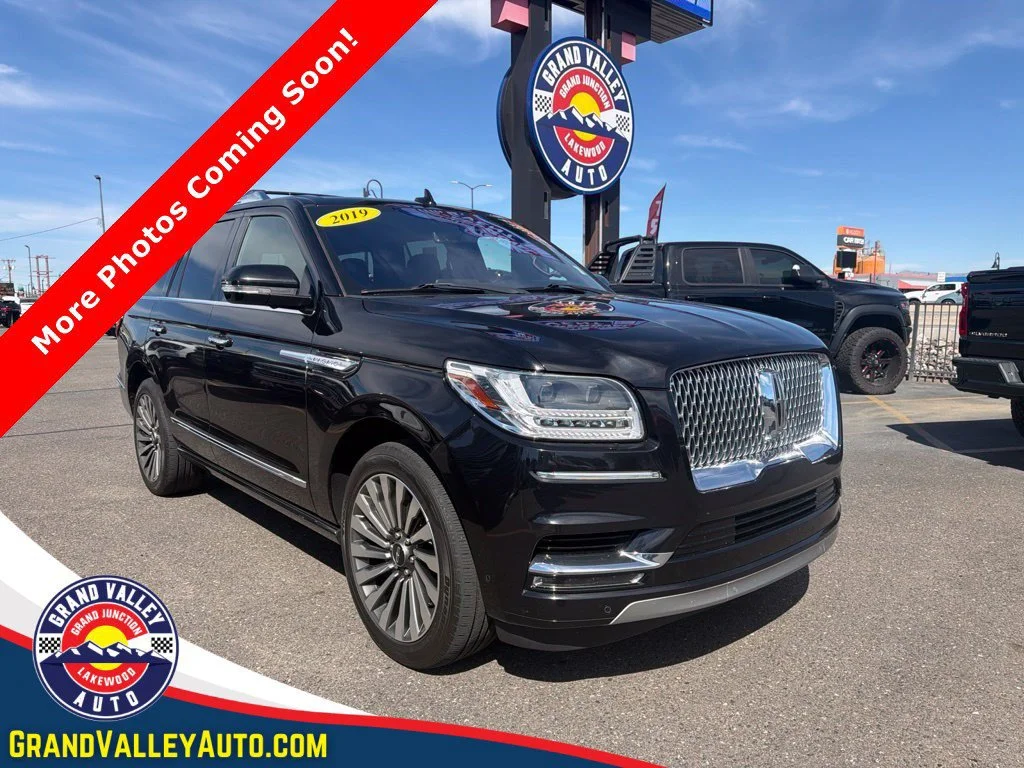 Used 2019 Black Lincoln Reserve image 1