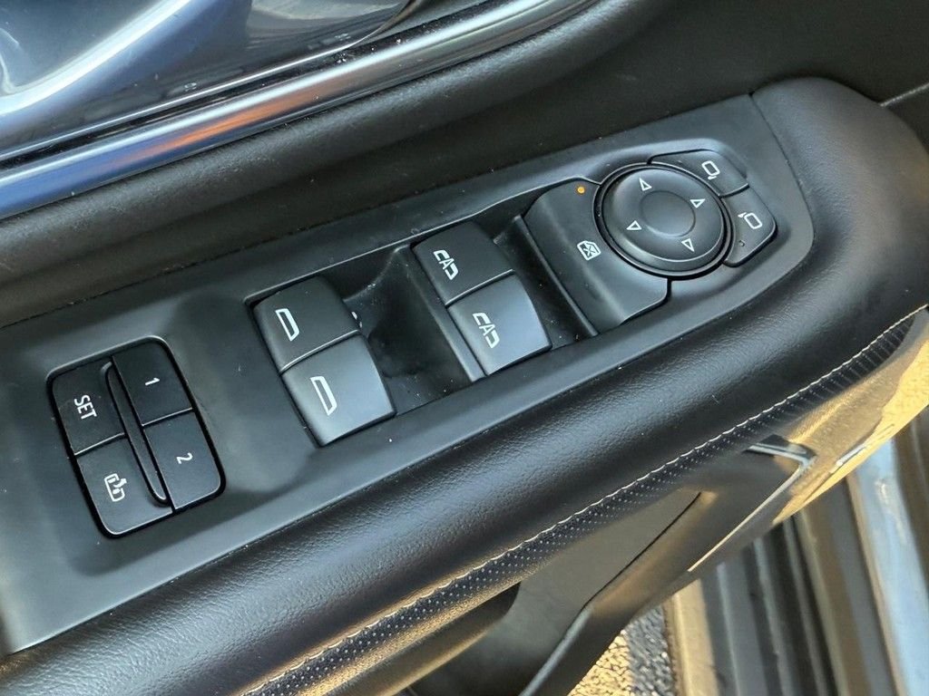 2021 GMC Yukon SLT - Photo 17