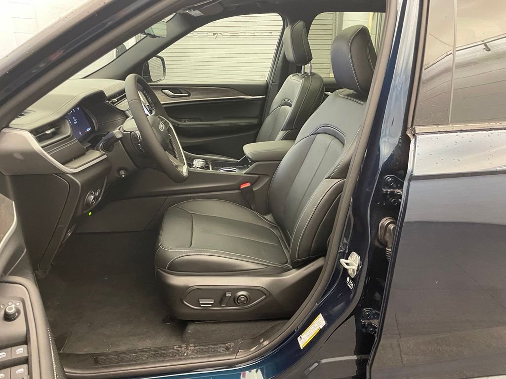New 2026 Fathom Blue Pearl-Coat Exterior Paint Jeep Limited Reserve image 17