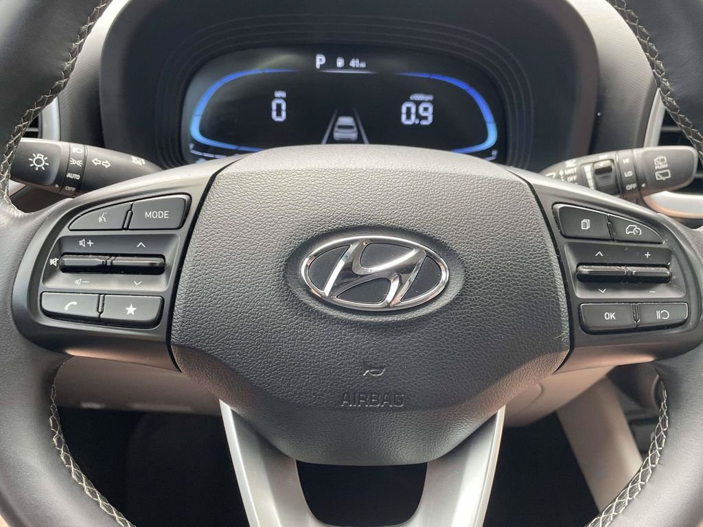 Used 2024 White Hyundai SEL image 23
