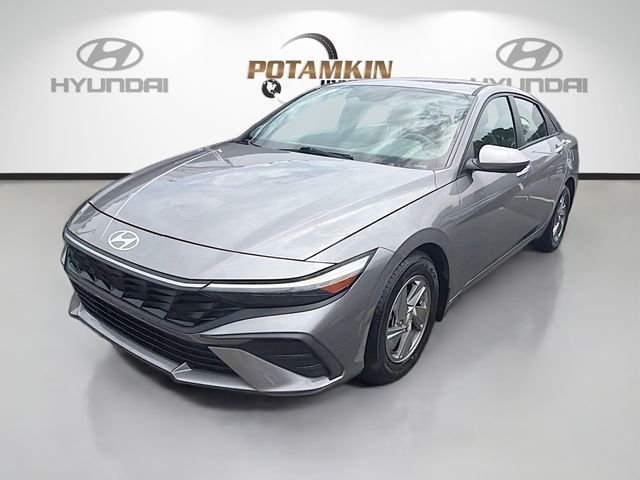 Used 2024 Silver Hyundai SE image 1