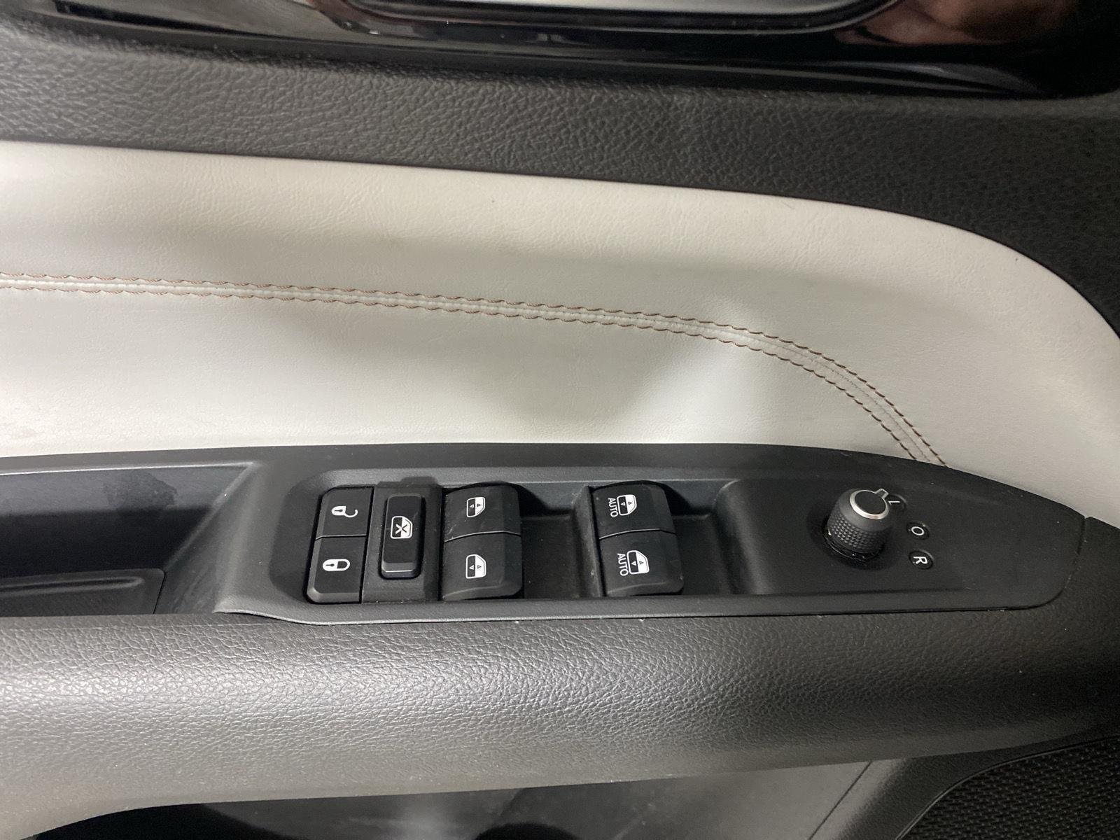 Used 2024 Sting-Gray Clearcoat Jeep Limited image 12
