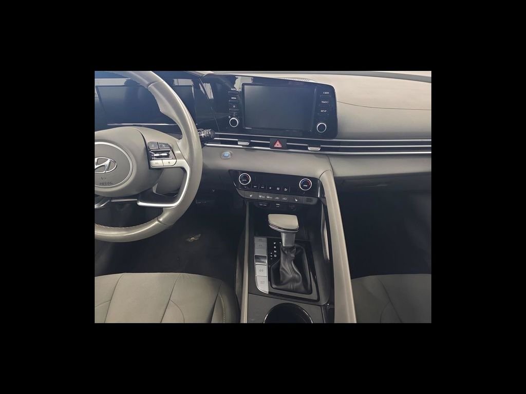 Used 2022 Black Hyundai SEL image 13