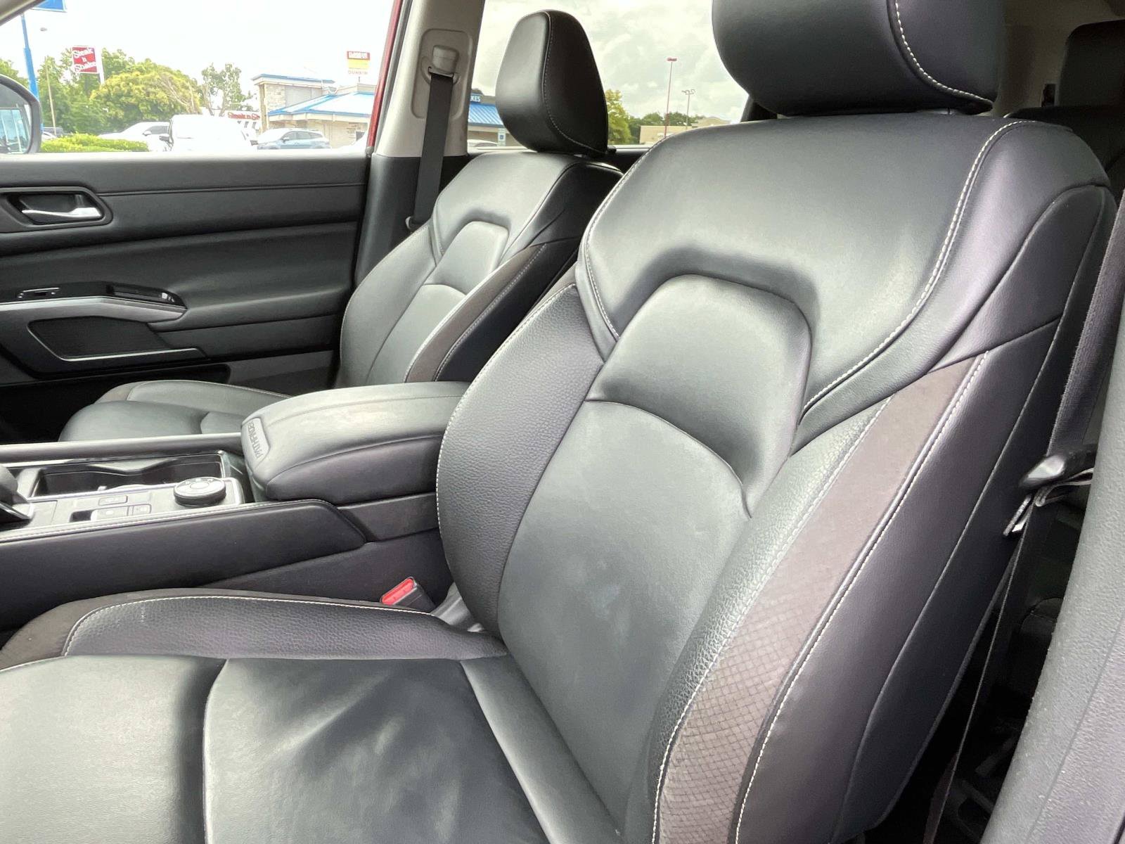 Used 2023 Scarlet Ember Tintcoat/Super Black Nissan SL image 30