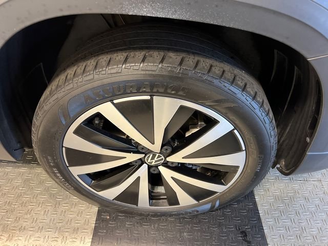 Used 2023 Gray Volkswagen 1.5T SE image 9