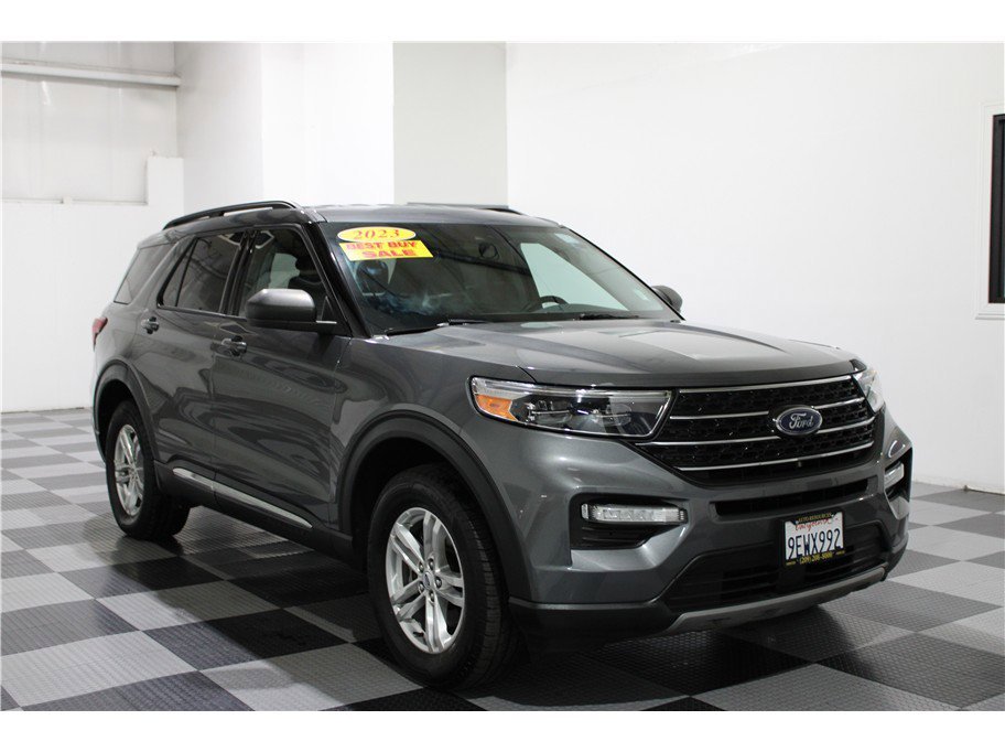 2023 Ford Explorer XLT Sport photo 2