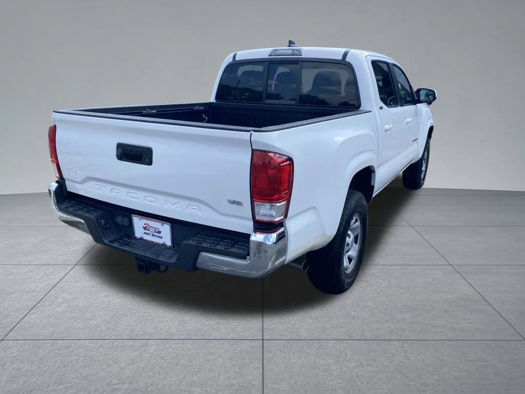 Used 2016 White Toyota SR5 image 12