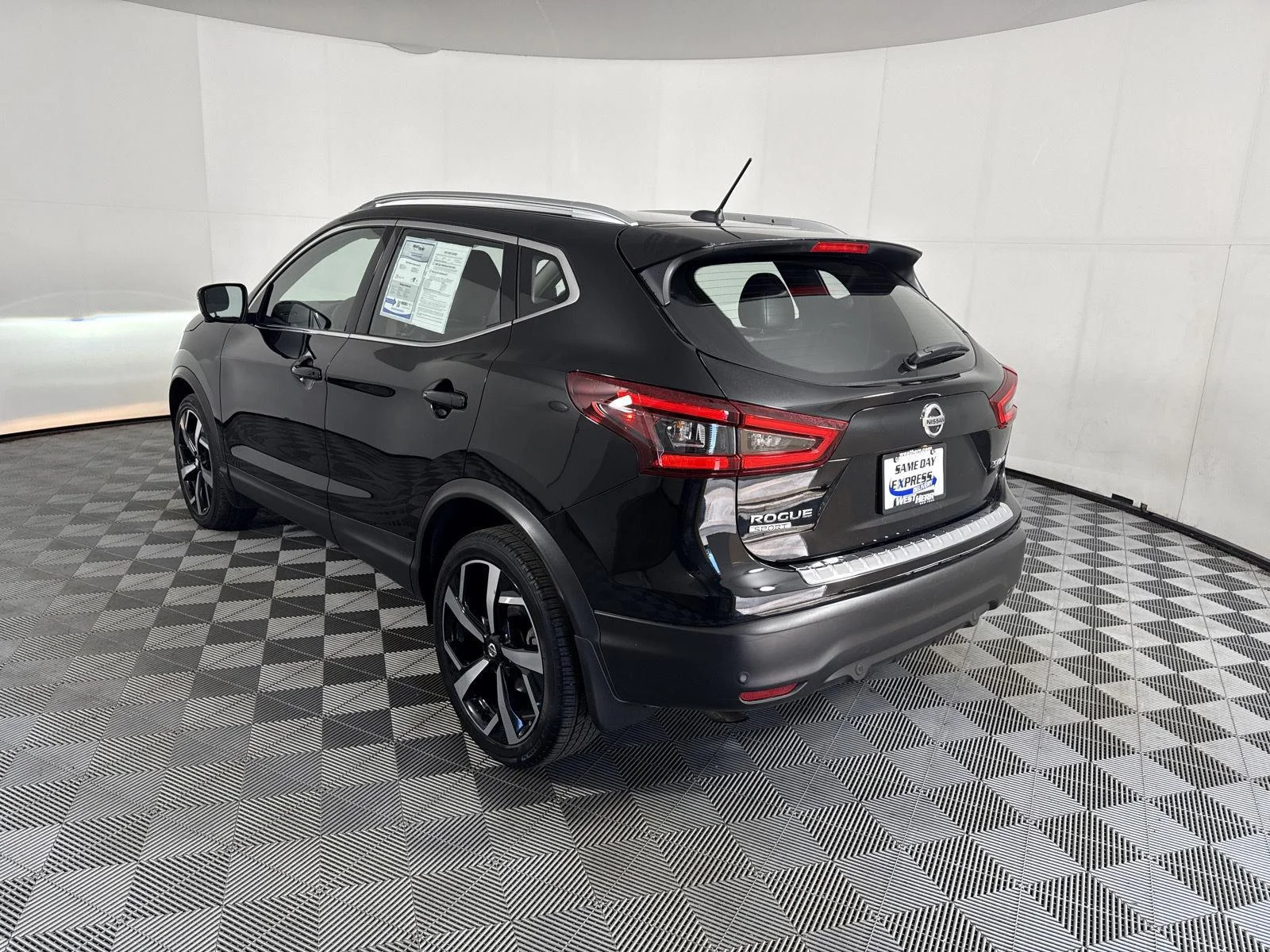 Used 2020 Magnetic Black Pearl Nissan SL image 5