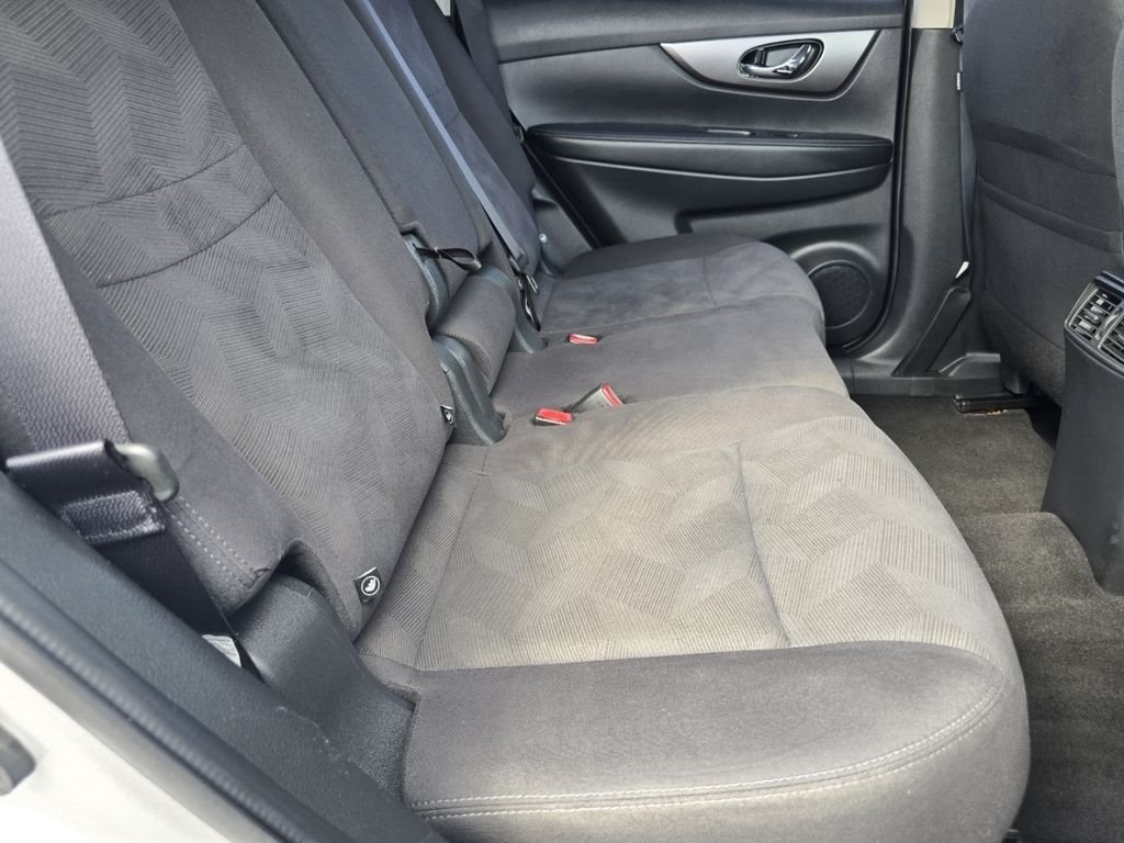 Used 2016 Silver Nissan S image 17