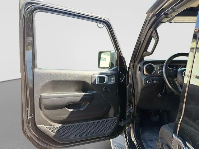 Used 2022 Black Jeep Sport image 17