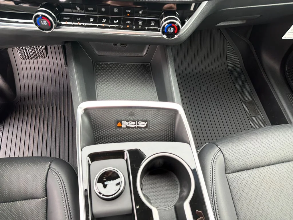 2027 Chevrolet Equinox LT - Photo 34