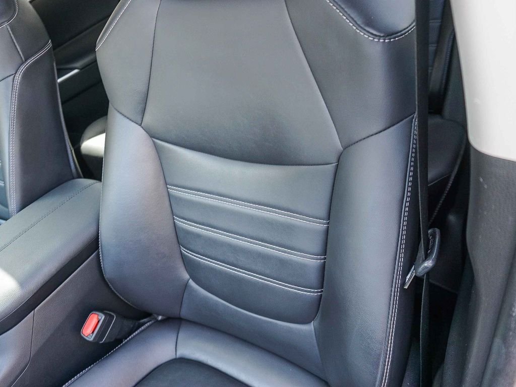 Used 2023  Toyota XLE Premium image 20