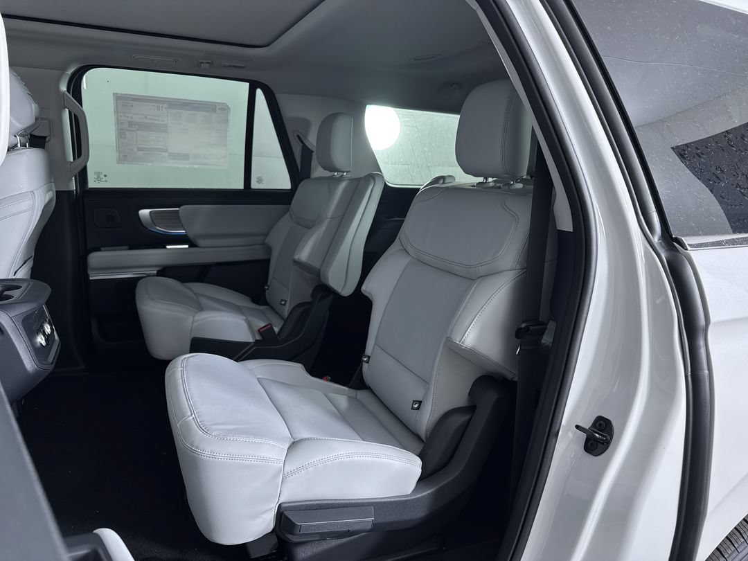 New 2027 Star White Metallic Tri-Coat Ford Platinum image 23