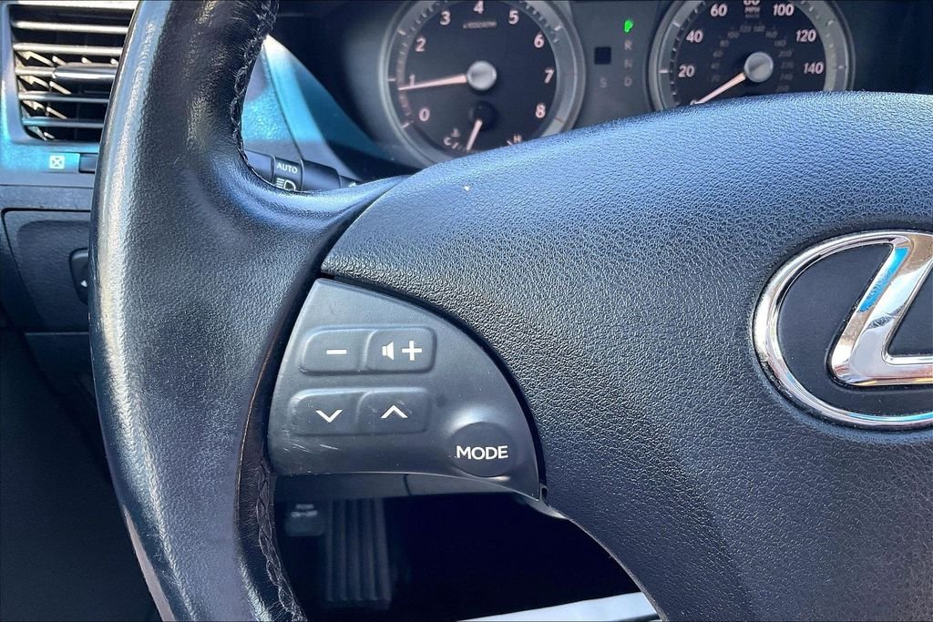 Used 2007 Red Lexus 350 image 18
