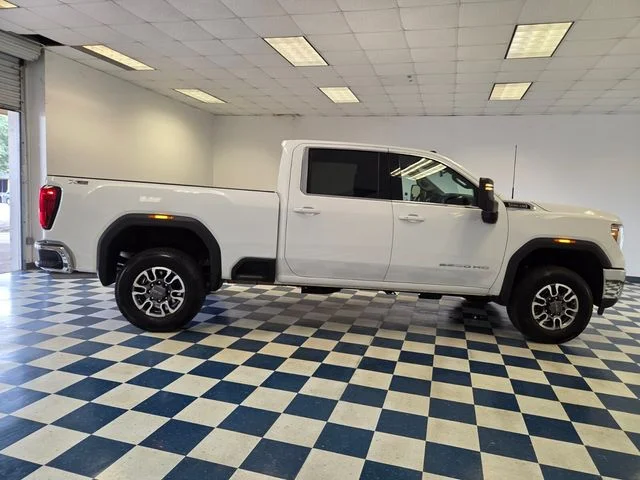 Used 2022 White GMC SLE image 9