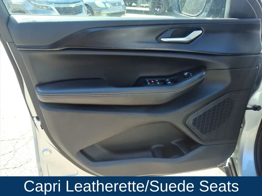 Used 2025 Silver Jeep Altitude image 20