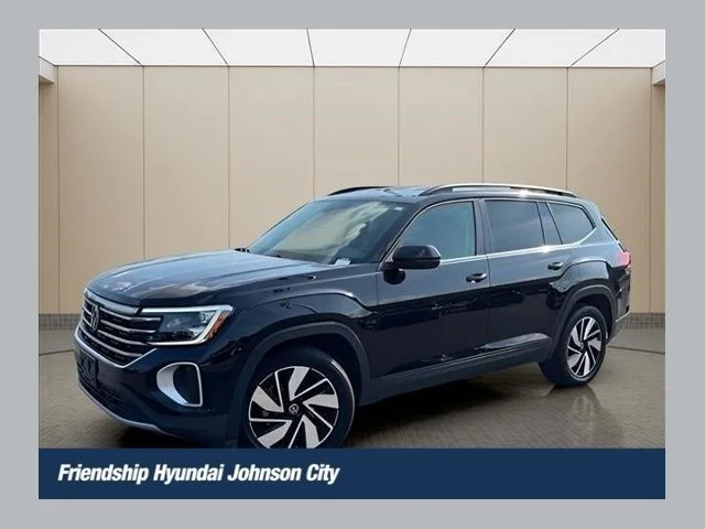 Used 2025  Volkswagen 2.0T SE w/Technology image 1