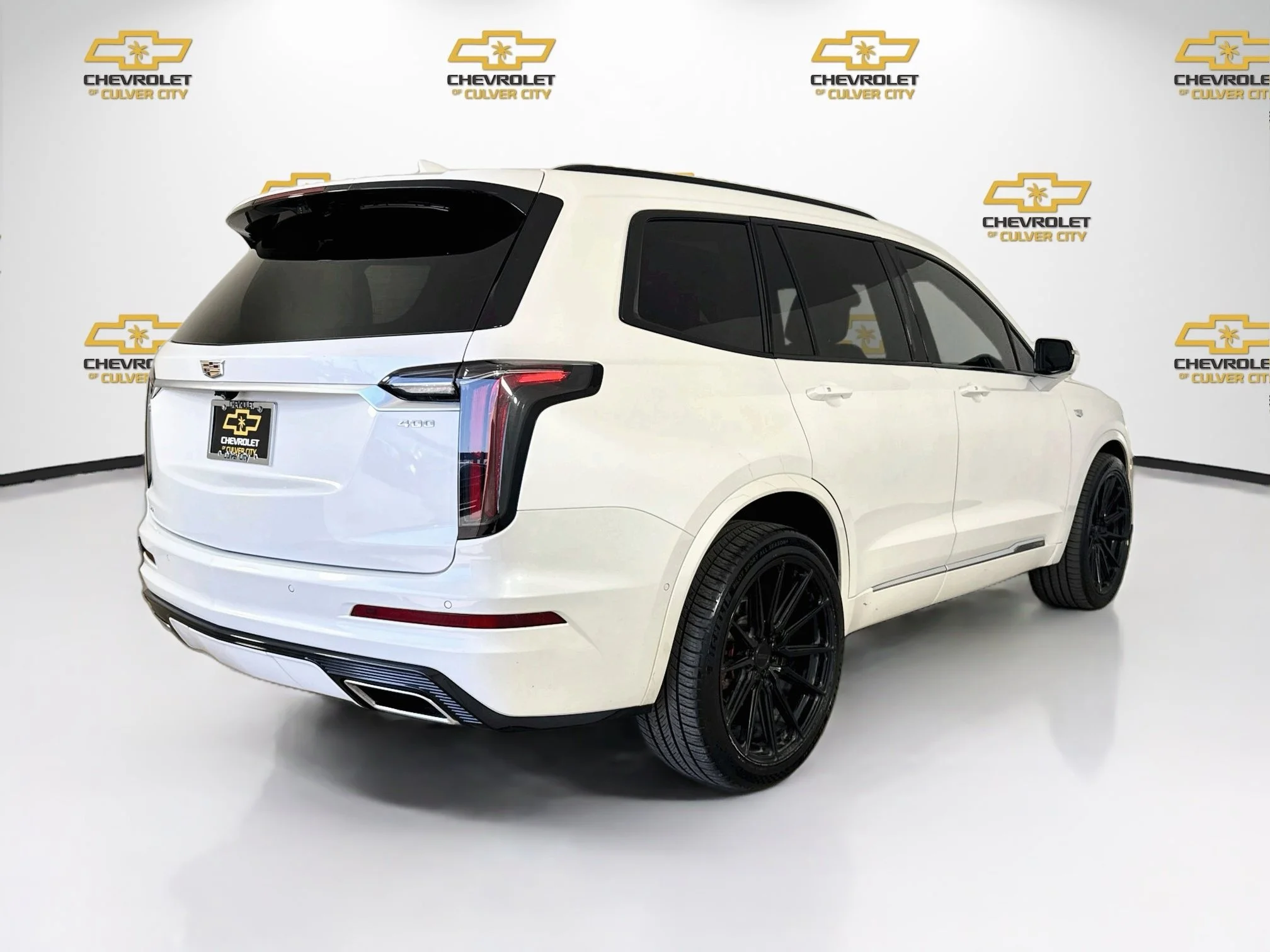 Used 2022 CRYSTAL WHITE TRICOAT Cadillac Sport image 8