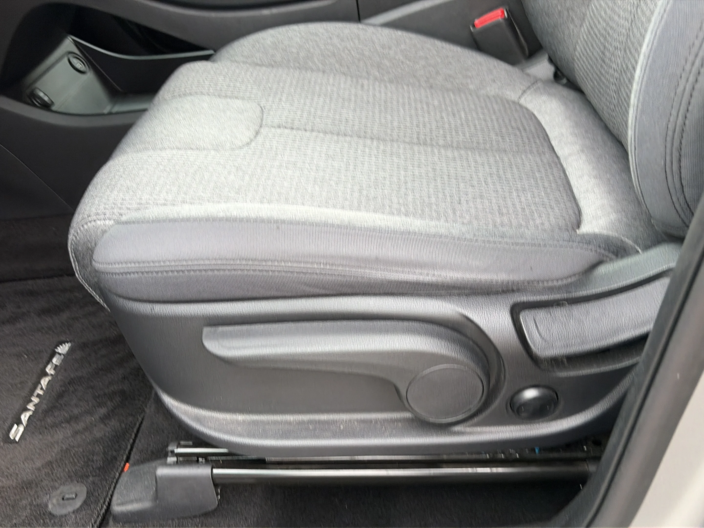 Used 2023 Shimmering Silver Hyundai SE image 17