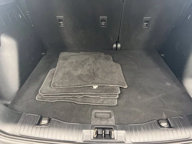 Used 2022 Black Ford SE image 9