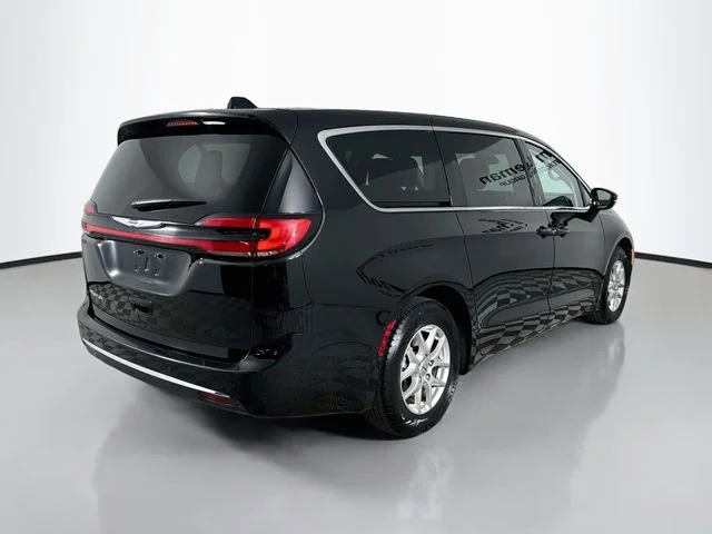 Used 2024 Black Chrysler Touring L image 7