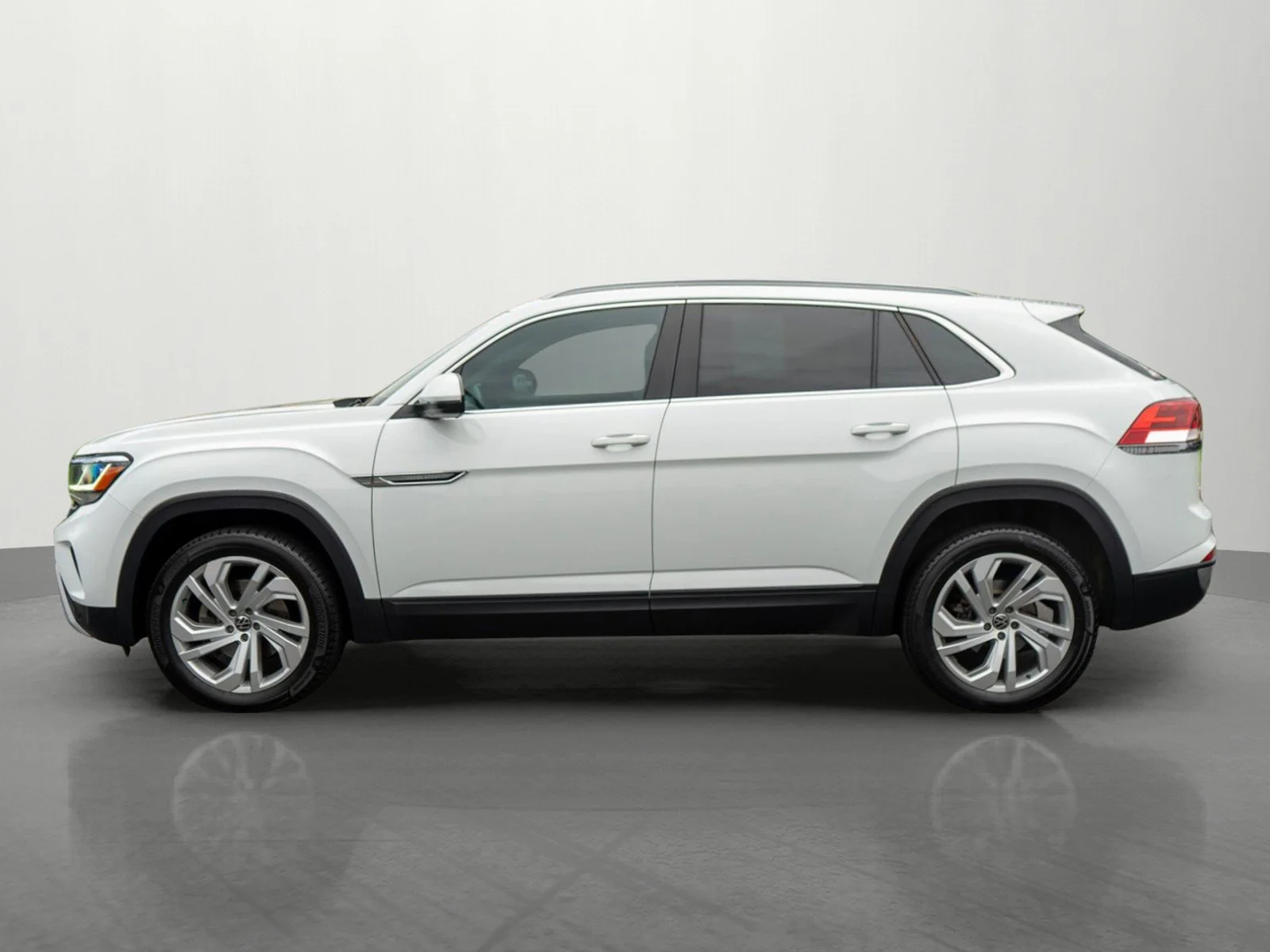 Used 2020 Pure White Volkswagen 2.0T SEL image 4