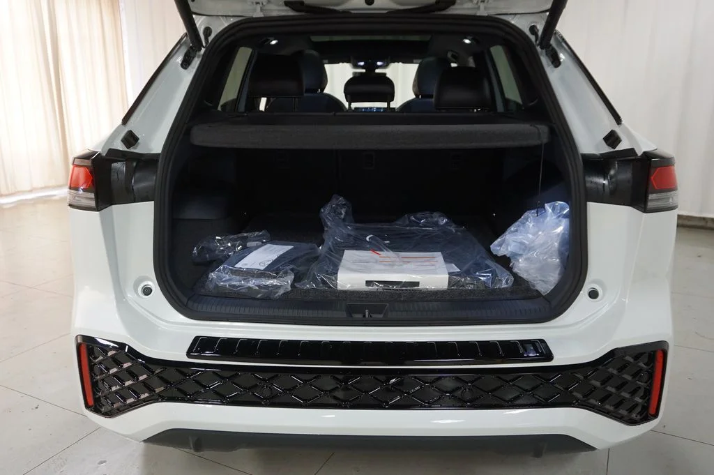 New 2026 Opal White Volkswagen 2.0T SE R-Line Black image 28